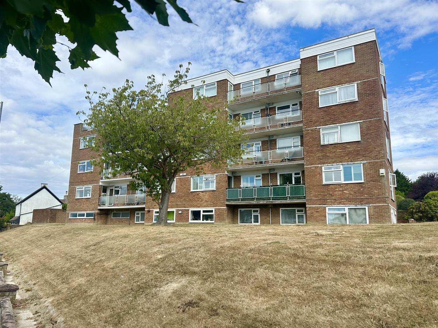 2 bed property in Old Roar Road, St Leonards-On-Sea